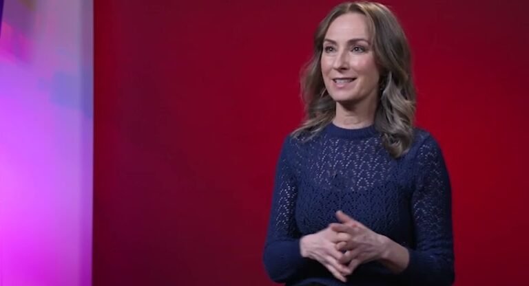  Lisa McCune